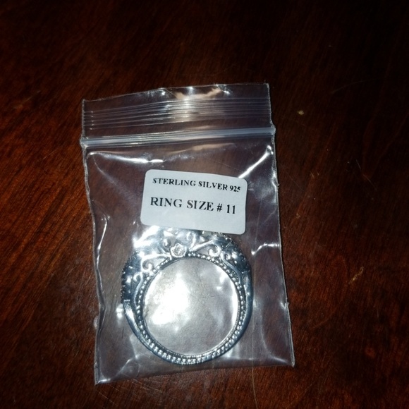 Beautiful ring - Picture 5 of 5